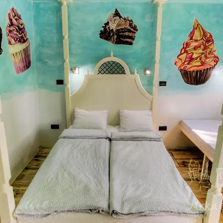 Arkabarka Floating Hostel Βελιγράδι