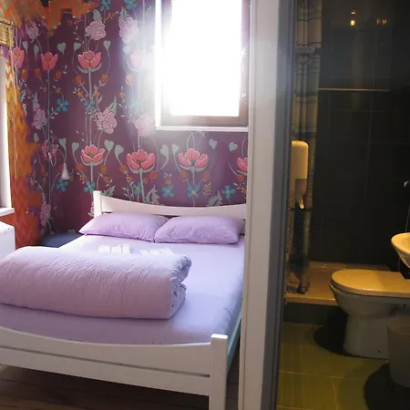 Arkabarka Floating Hostel Βελιγράδι
