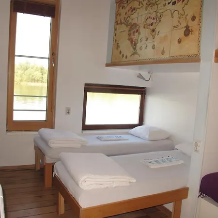 Arkabarka Floating Hostel Βελιγράδι