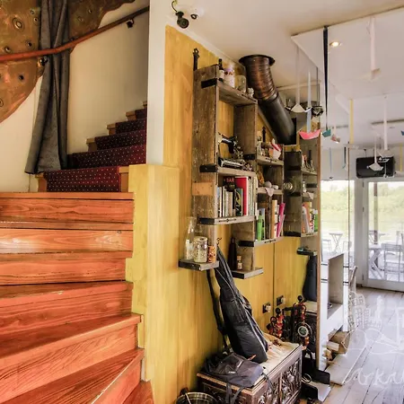 Hostel Arkabarka Floating Βελιγράδι